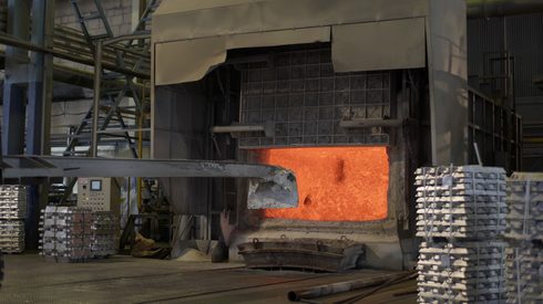Aluminium smelter loader